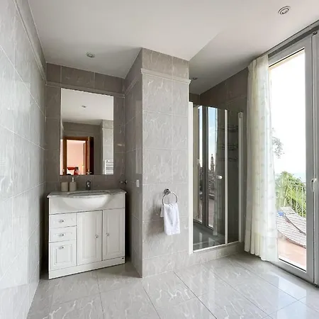 L'ensoleillée Vue Panoramique Mer, 250 M De La Et Du Centre *