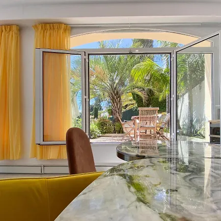 L'ensoleillee Vue Panoramique Mer, 250 M De La Et Du Centre Lägenhet Menton