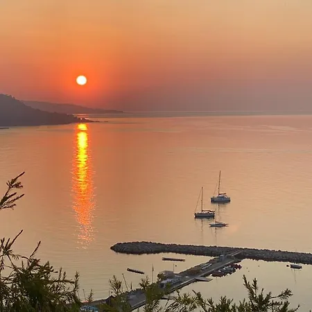 L'ensoleillee Vue Panoramique Mer, 250 M De La Et Du Centre Апартаменти Мантон