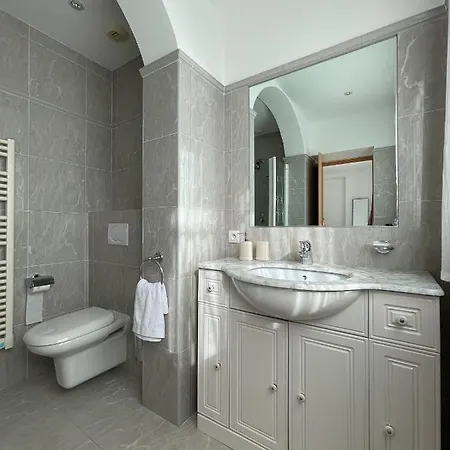 L'ensoleillee Vue Panoramique Mer, 250 M De La Et Du Centre דירה מנטון