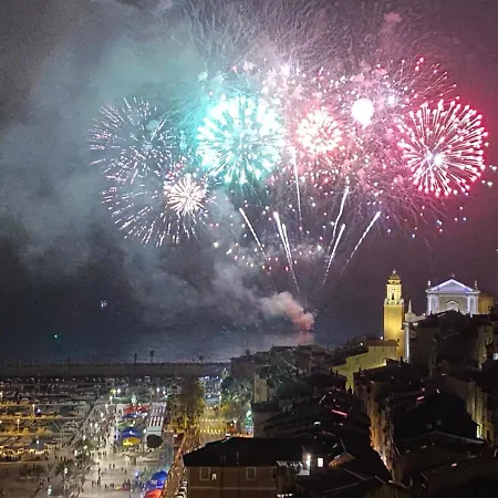 Апартаменти L'ensoleillee Vue Panoramique Mer, 250 M De La Et Du Centre Мантон