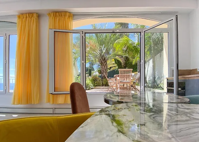 L'ensoleillee Vue Panoramique Mer, 250 M De La Et Du Centre Apartmán Menton