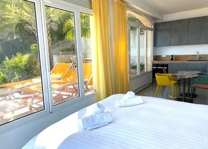 L'ensoleillee Vue Panoramique Mer, 250 M De La Et Du Centre Apartmán *