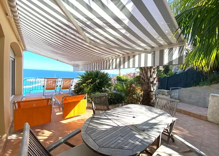 L'ensoleillee Vue Panoramique Mer, 250 M De La Et Du Centre Apartamento Menton