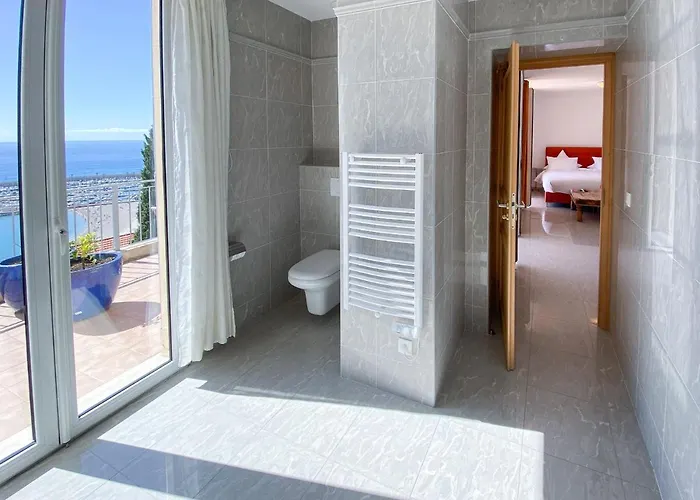 L'ensoleillee Vue Panoramique Mer, 250 M De La Et Du Centre Apartamento Menton