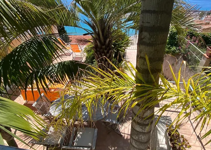 L'ensoleillee Vue Panoramique Mer, 250 M De La Et Du Centre Apartamento Menton