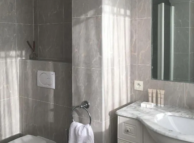 L'ensoleillee Vue Panoramique Mer, 250 M De La Et Du Centre Lägenhet Menton