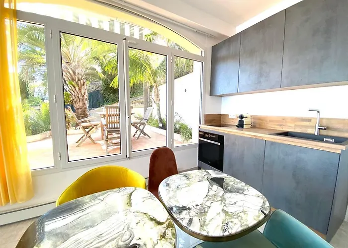 L'ensoleillee Vue Panoramique Mer, 250 M De La Et Du Centre Apartamento Menton