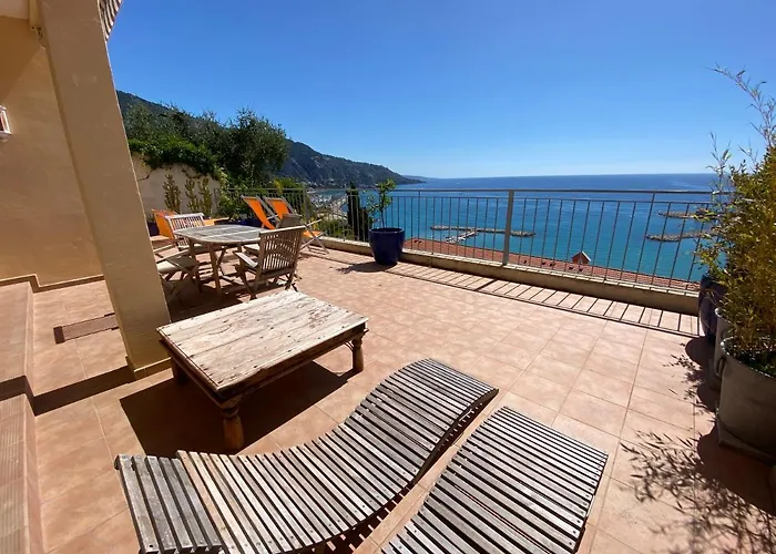 L'ensoleillee Vue Panoramique Mer, 250 M De La Et Du Centre Apartmán Menton