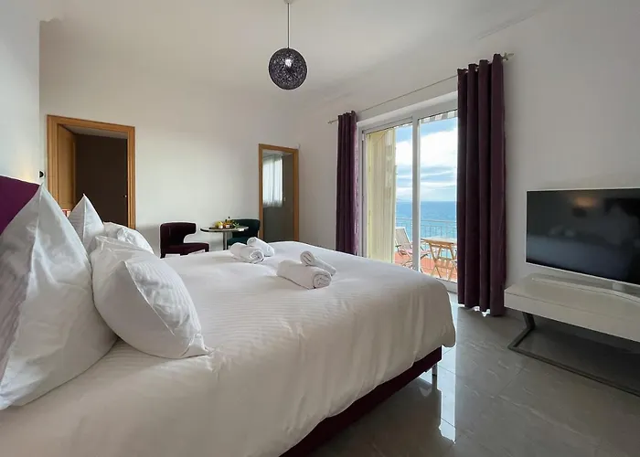 L'ensoleillee Vue Panoramique Mer, 250 M De La Et Du Centre Apartmán Menton