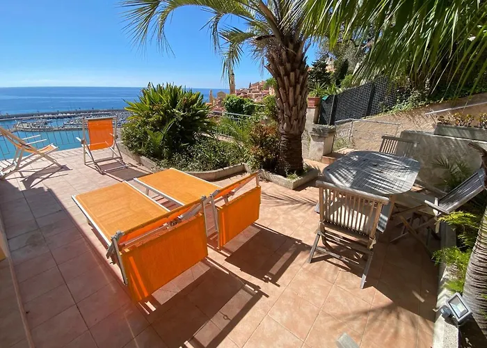 L'ensoleillee Vue Panoramique Mer, 250 M De La Et Du Centre Apartamento Menton