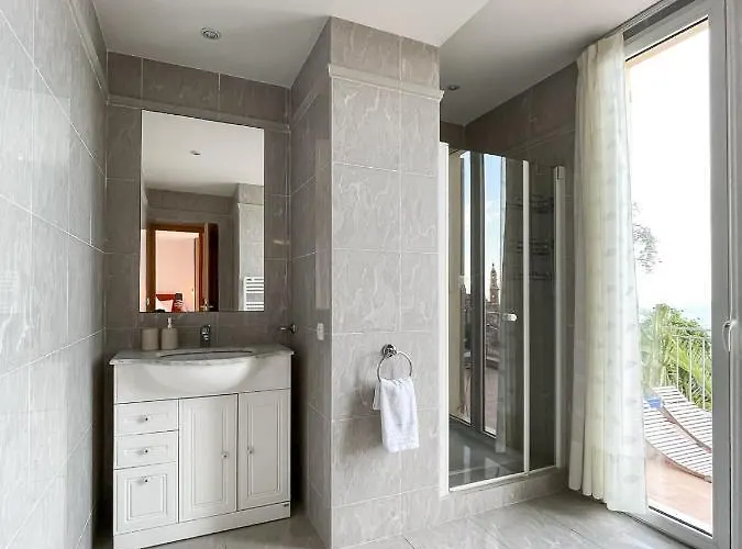 L'ensoleillee Vue Panoramique Mer, 250 M De La Et Du Centre *