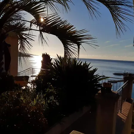 L'ensoleillée Vue Panoramique Mer, 250 M De La Et Du Centre Appartement